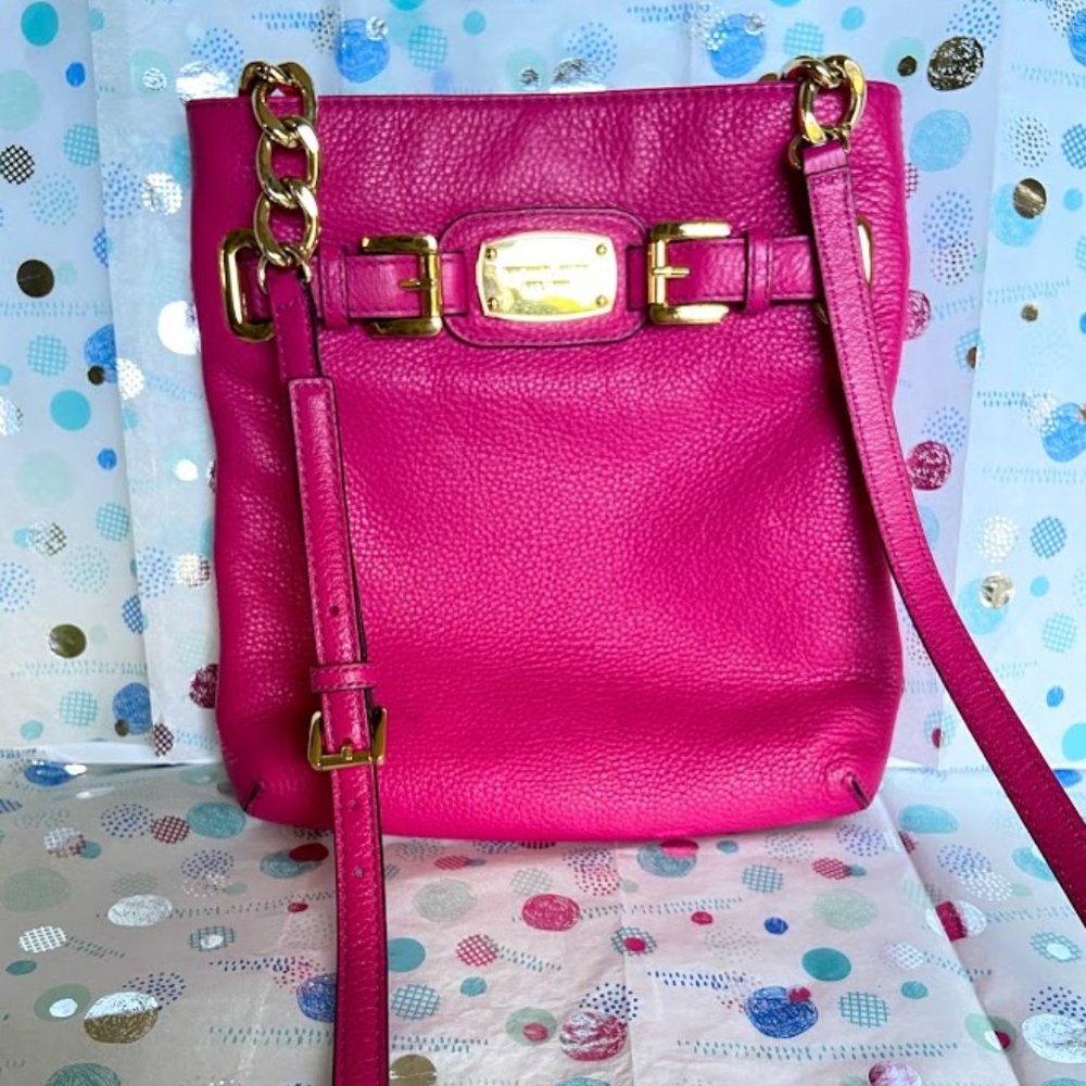 MICHAEL KORS PEBBLED LEATHER CROSSBODY BAG